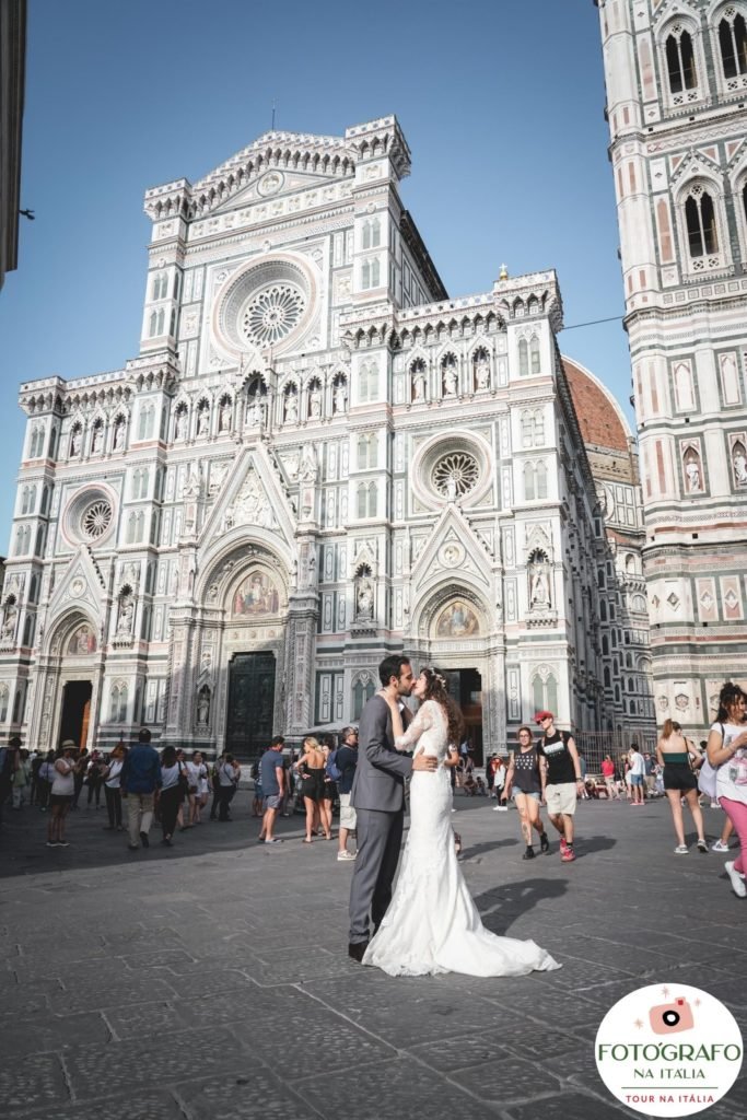 https://fotografonaitalia.com/wp-content/uploads/2019/04/YARI-FLORENcA-TOSCANA-CASAMENTO_25-scaled-1-683x1024.jpg