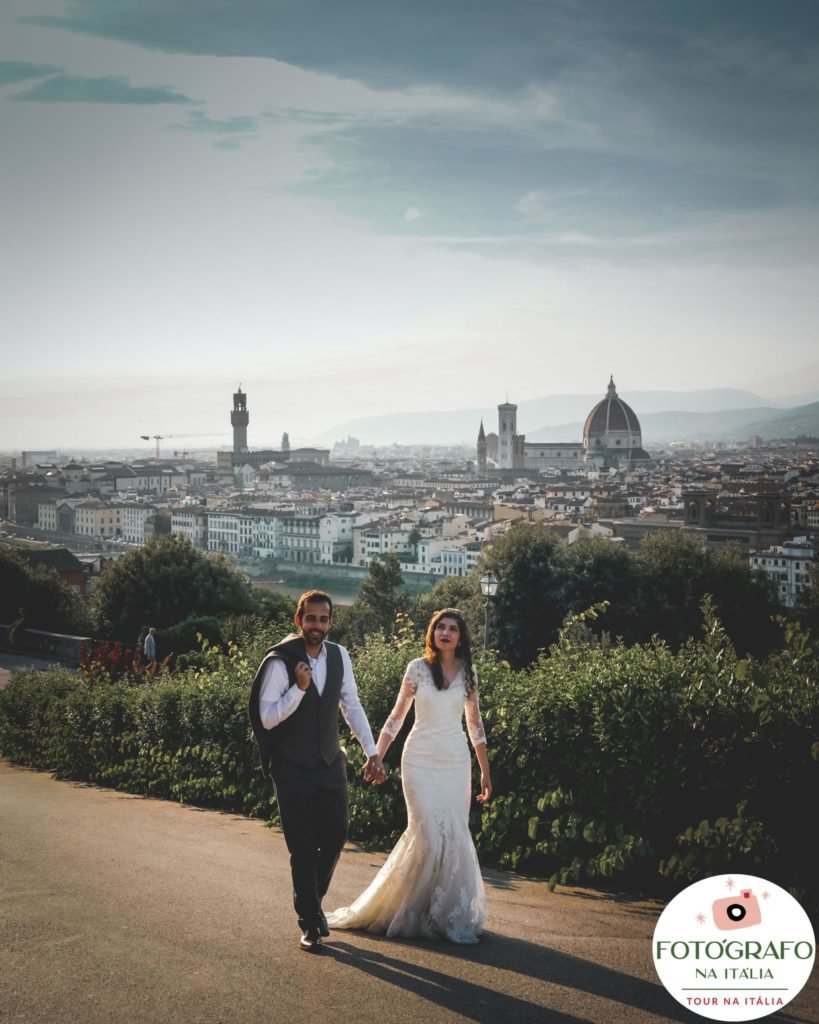 https://fotografonaitalia.com/wp-content/uploads/2019/04/YARI-FLORENcA-TOSCANA-CASAMENTO_5-scaled-2-819x1024.jpg